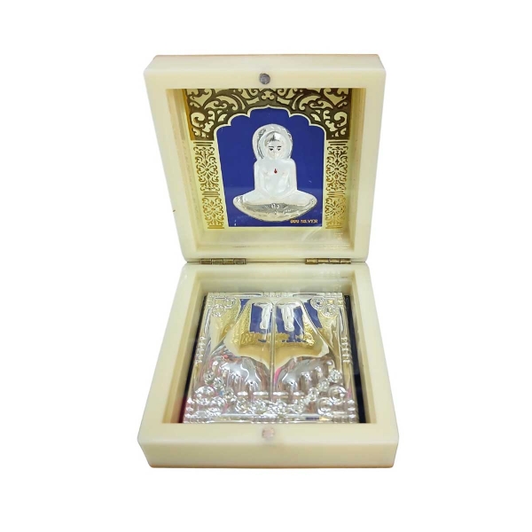 Picture of 999 Silver Mahavir Swami Small Deluxe Box