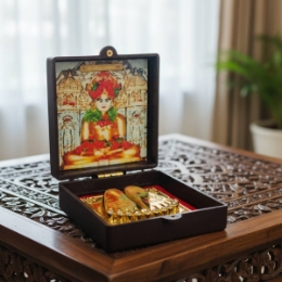 Show details for Deluxe Charan Paduka Box/Peti With Photo Print (Size - 3.5 x 3.5 inch) Picture of Deluxe Charan Paduka Box/Peti With Photo Print (Size - 3.5 x 3.5 inch)