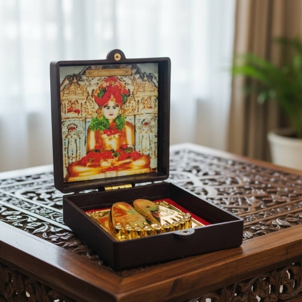 Picture of Deluxe Charan Paduka Box/Peti With Photo Print (Size - 3.5 x 3.5 inch)