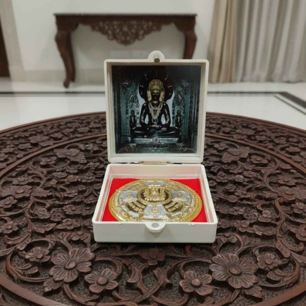 Picture of Shree Keshariya Parshwanath Bhagwan Photo With Siddhachakra White Deluxe Box/Peti (Size - 3.5 x 3.5 inch)